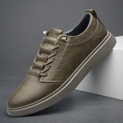Low Top Trainer With Signature stripes
