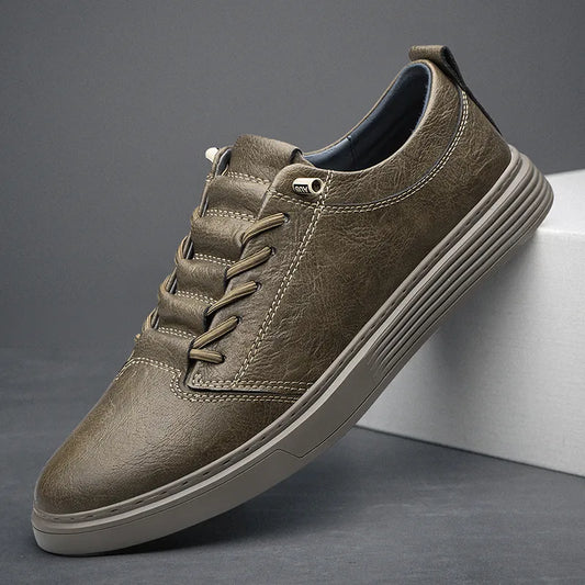 Low Top Trainer With Signature stripes